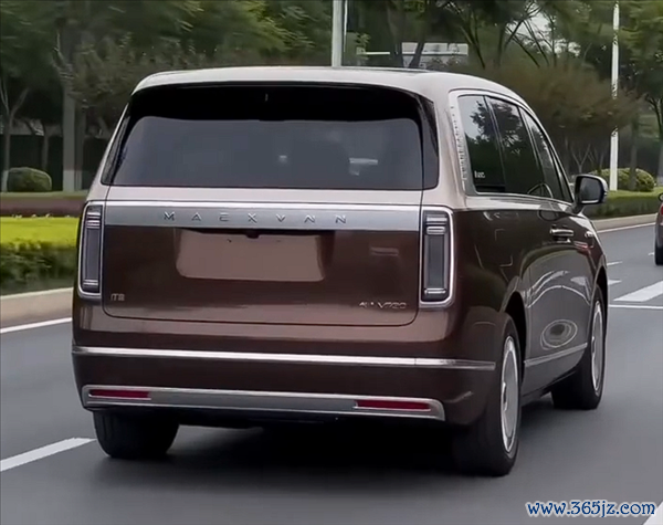 百万价位MPV！尊界V800实车曝光：车头纷乱车标极其注释